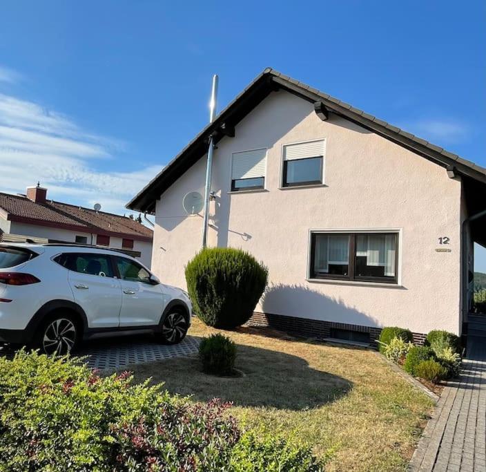 Ferienwohnung Leuchtbergblick Mit Terrasse Und Pkw Stellplatz Eschwege Exterior foto